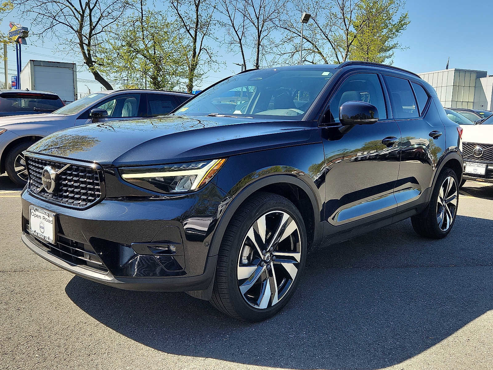 Certified 2023 Volvo XC40 B5 Plus w/ Protection Package Premier AWD/4WD image 3