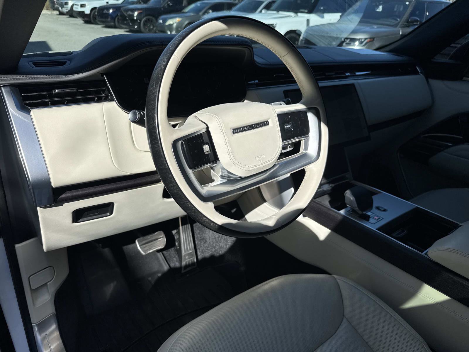 Certified 2024 Land Rover Range Rover Long Wheelbase Autobiography image 23