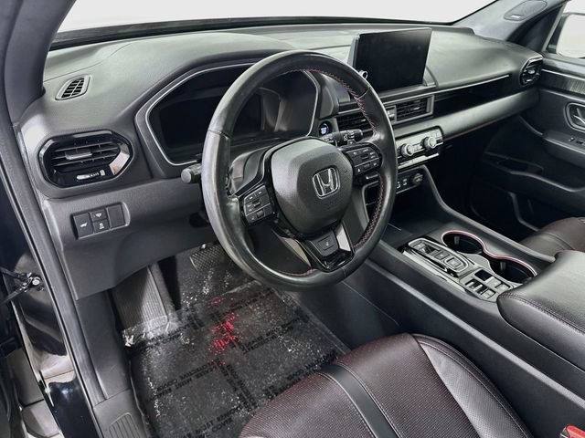 Certified 2025 Honda Pilot Black Edition image 24