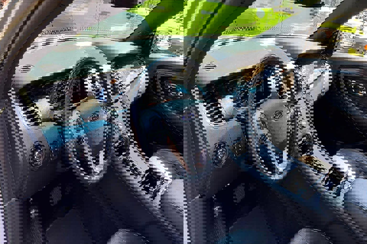 Used 2015 Ford Taurus Limited FWD image 17