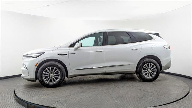 Used 2024 Buick Enclave Premium image 3
