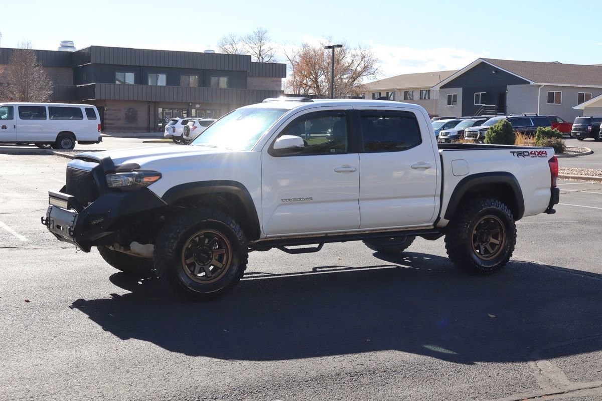 Used 2018 Toyota Tacoma TRD Off-Road AWD/4WD image 10
