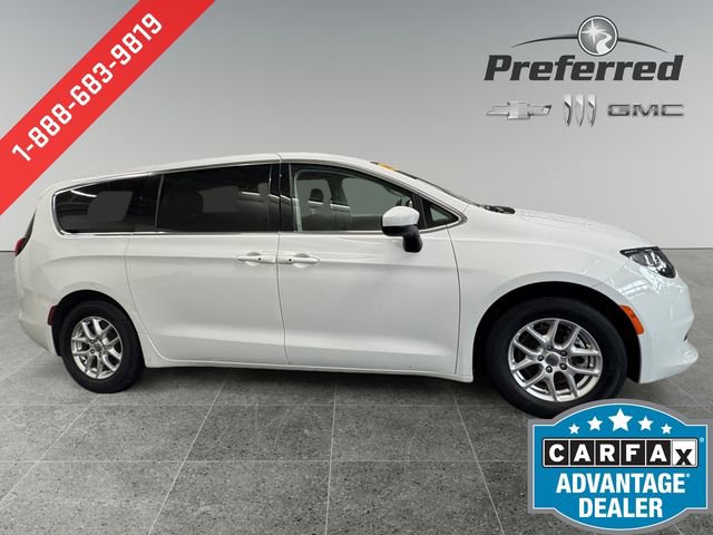 Used 2023 Chrysler Voyager LX image 9