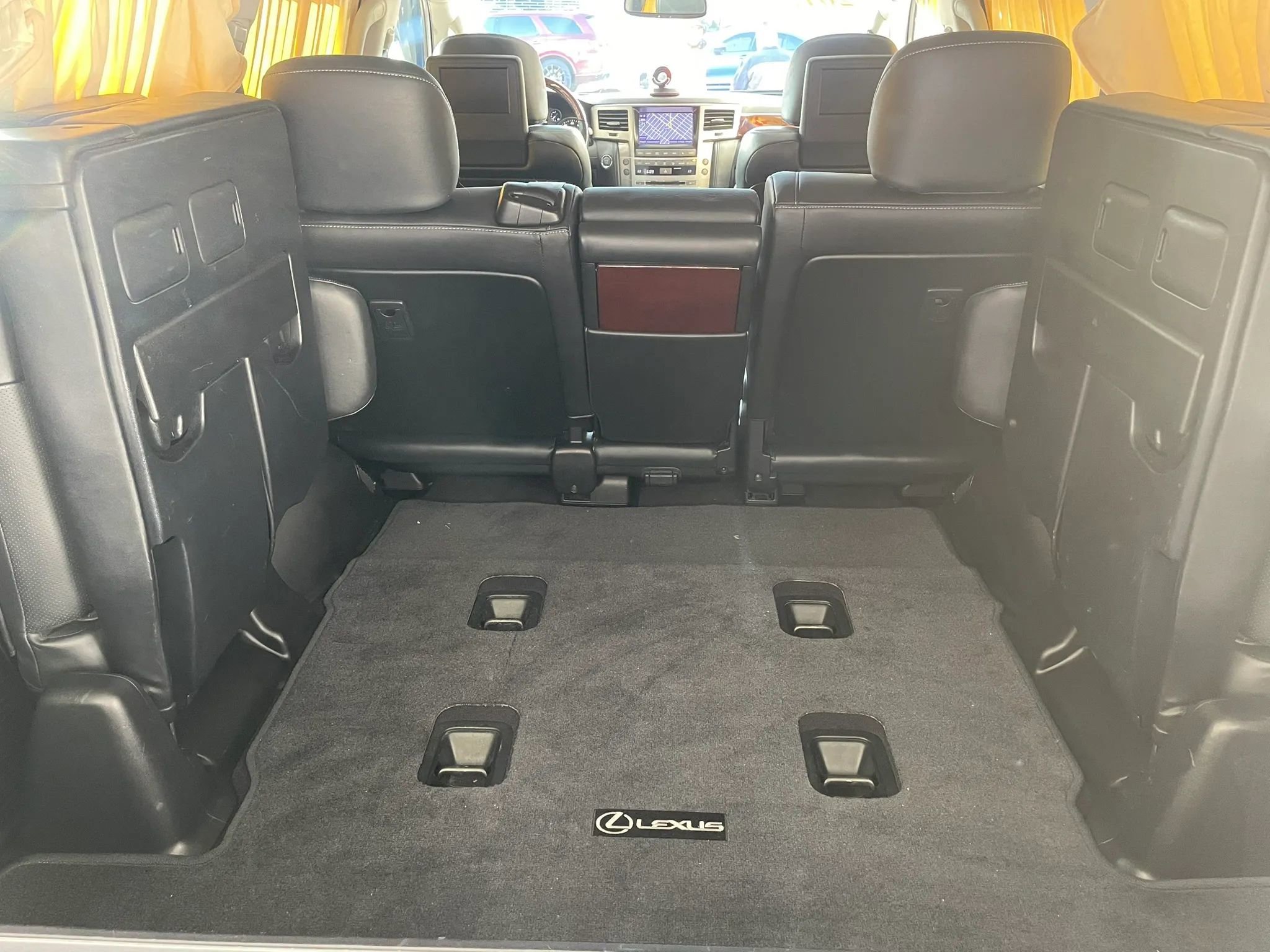 Used 2013 Lexus LX 570 4WD w/ Luxury Pkg image 25