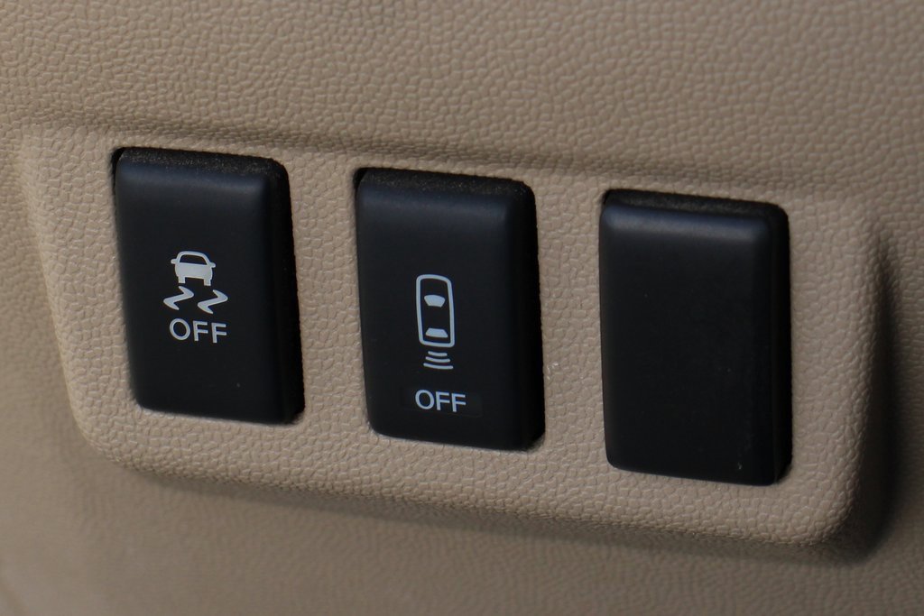 Used 2013 Nissan Titan SV w/ SV Value Truck Pkg image 18