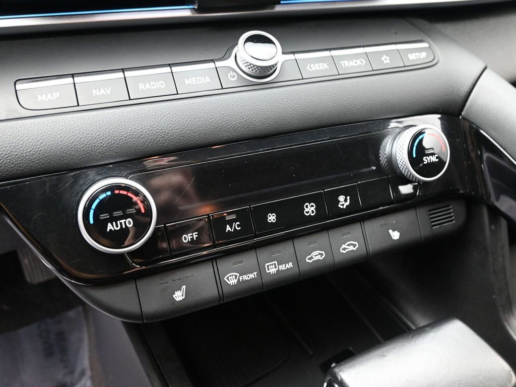 Used 2024 Hyundai Elantra SEL w/ Convenience Package image 16