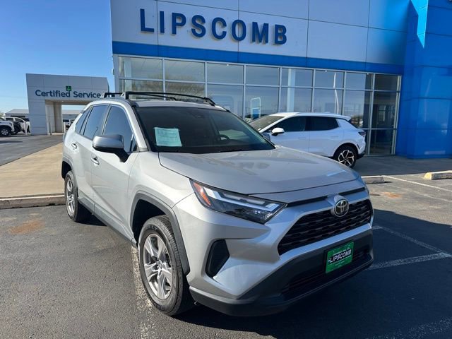 Used 2022 Toyota RAV4 XLE image 1