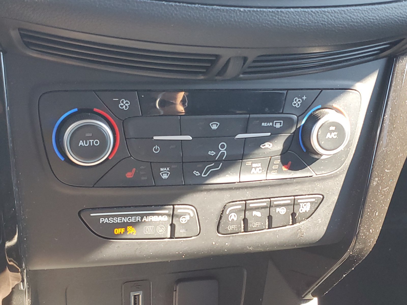 Used 2018 Ford Escape Titanium AWD/4WD image 29
