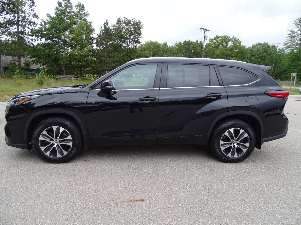 Used 2021 Toyota Highlander XLE image 7