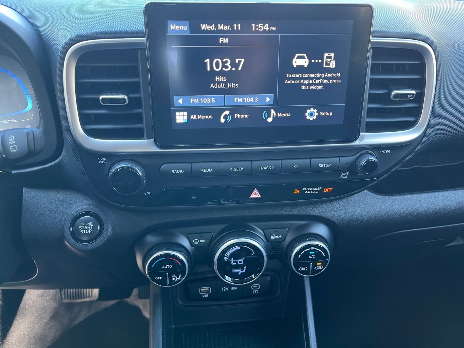 Used 2025 Hyundai Venue SEL image 17