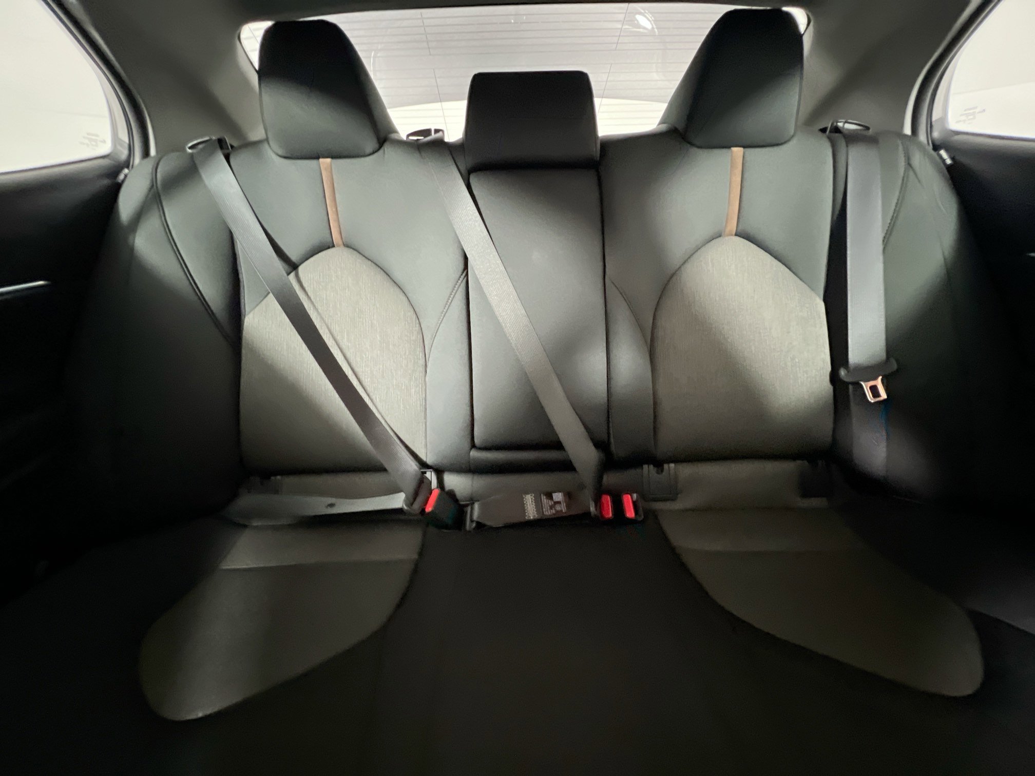 Used 2020 Toyota Camry LE image 32