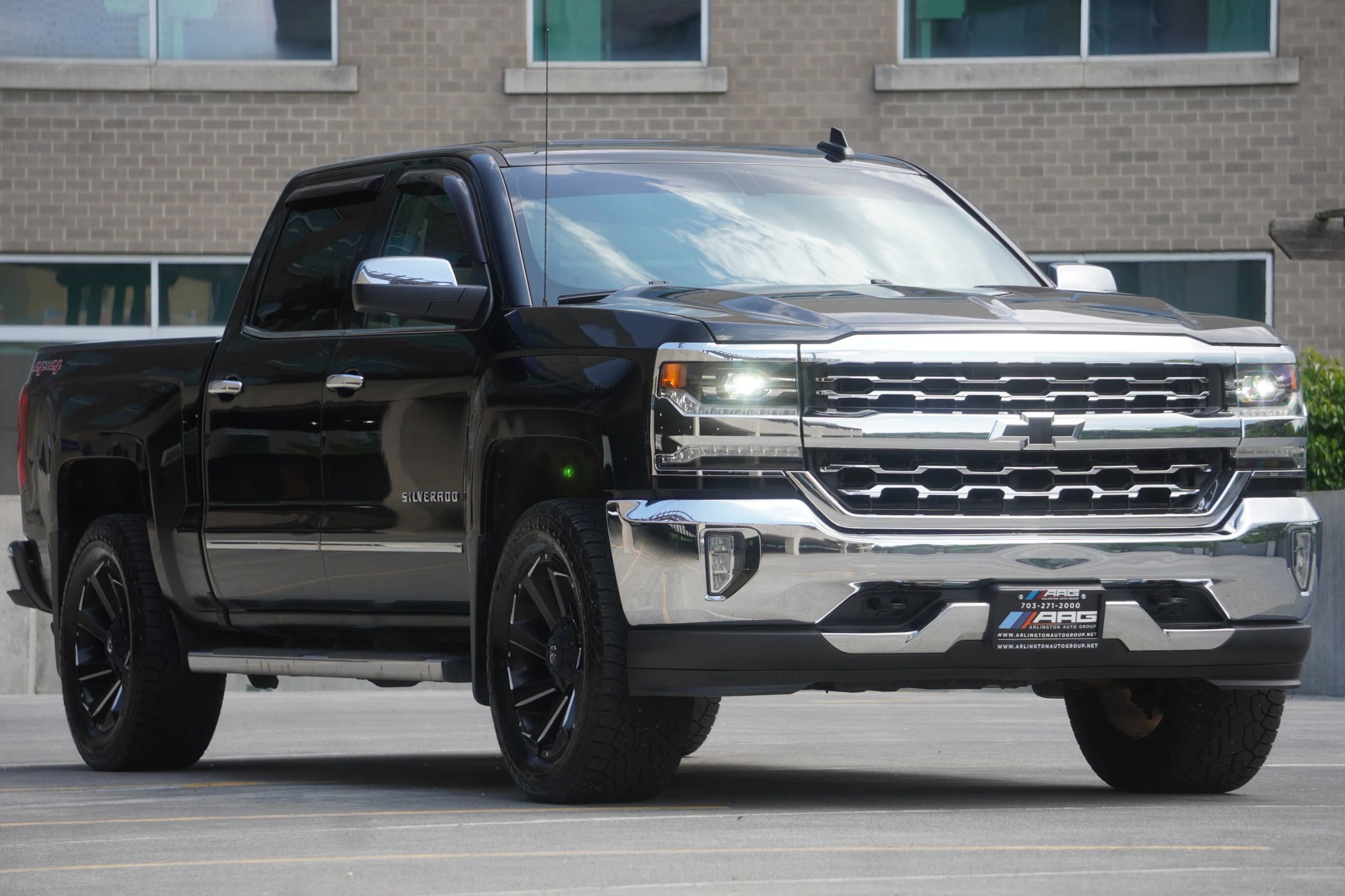 Used 2017 Chevrolet Silverado 1500 LTZ w/ Sport Package AWD/4WD image 18