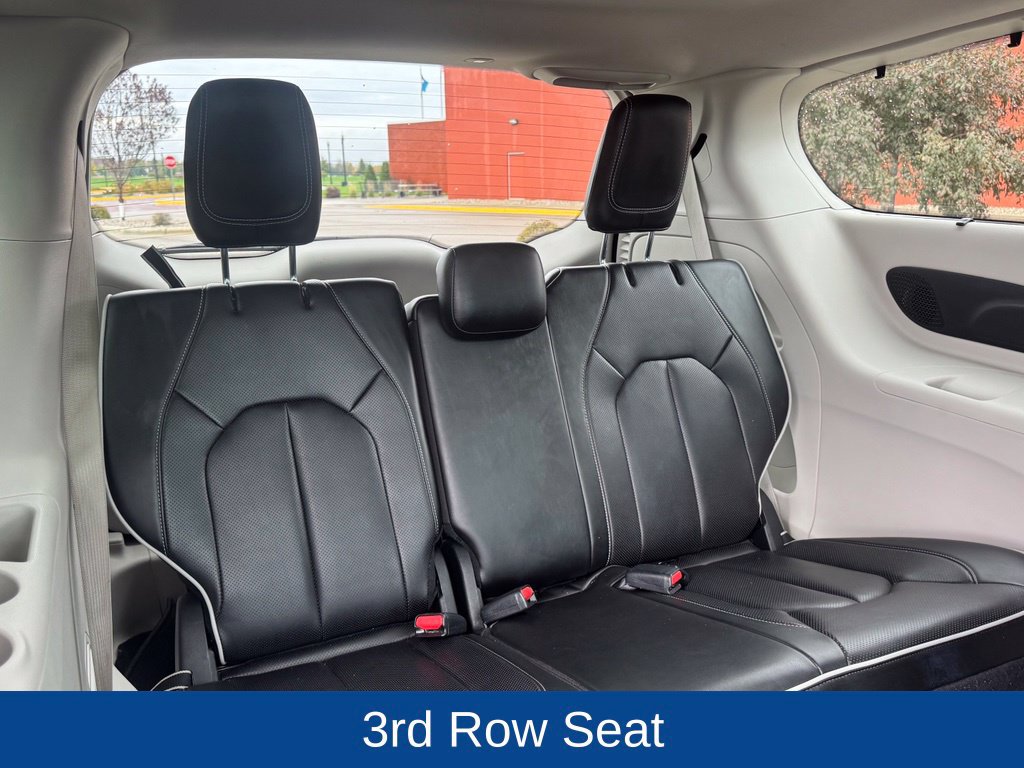 Used 2023 Chrysler Pacifica Limited FWD image 31