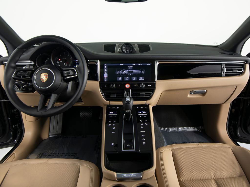 Certified 2025 Porsche Macan image 32