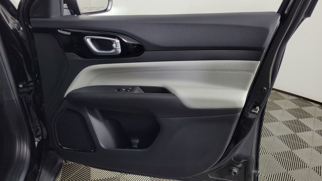 Used 2023 Jeep Compass Limited image 35