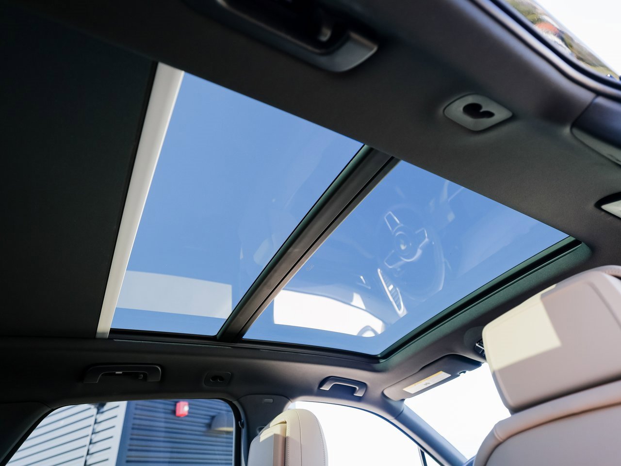 Certified 2023 Porsche Cayenne Platinum Edition image 29