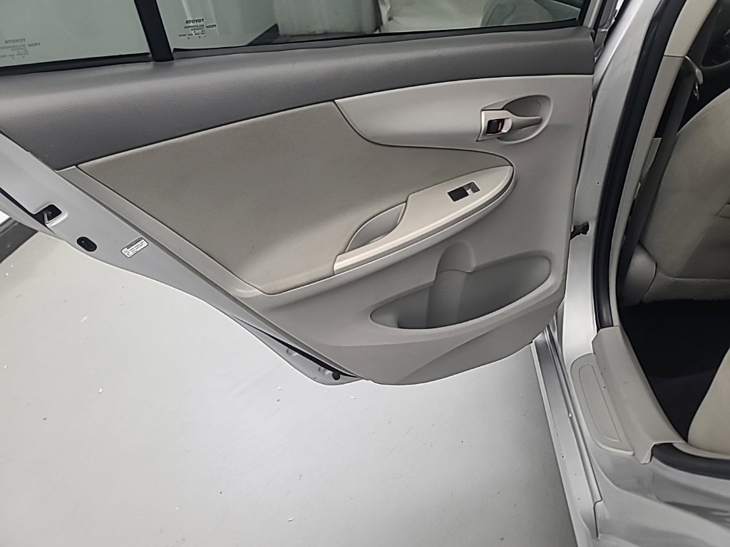 Used 2010 Toyota Corolla LE FWD image 17