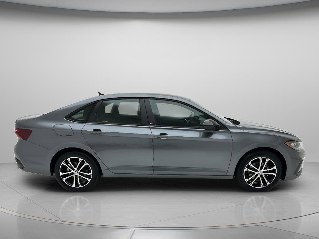 Used 2025 Volkswagen Jetta Sport FWD image 3