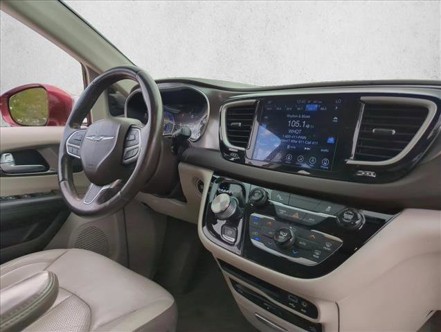 Used 2017 Chrysler Pacifica Touring-L Plus w/ Tire & Wheel Group image 28