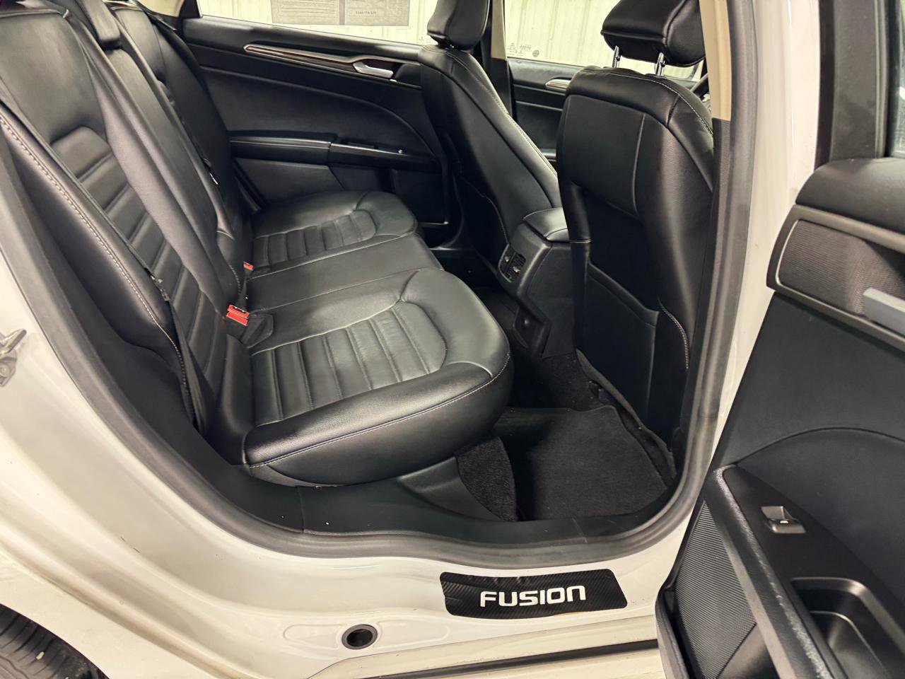 Used 2017 Ford Fusion SE w/ Fusion SE Technology Package image 7