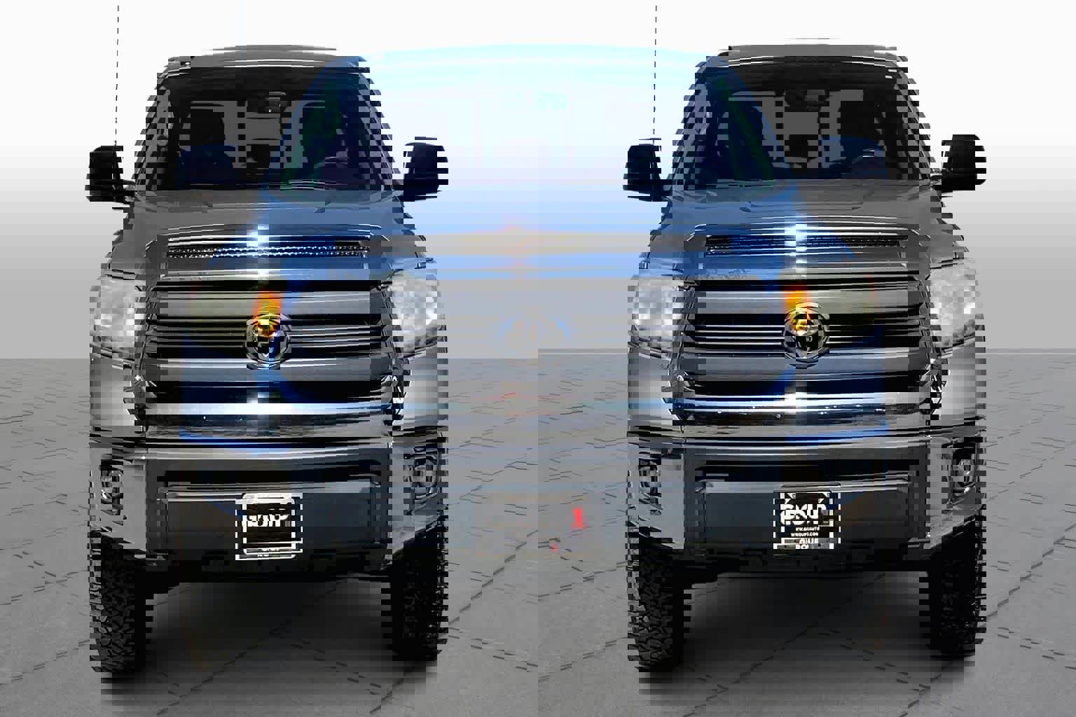 Used 2015 Toyota Tundra SR5 w/ SR5 Upgrade Package image 3