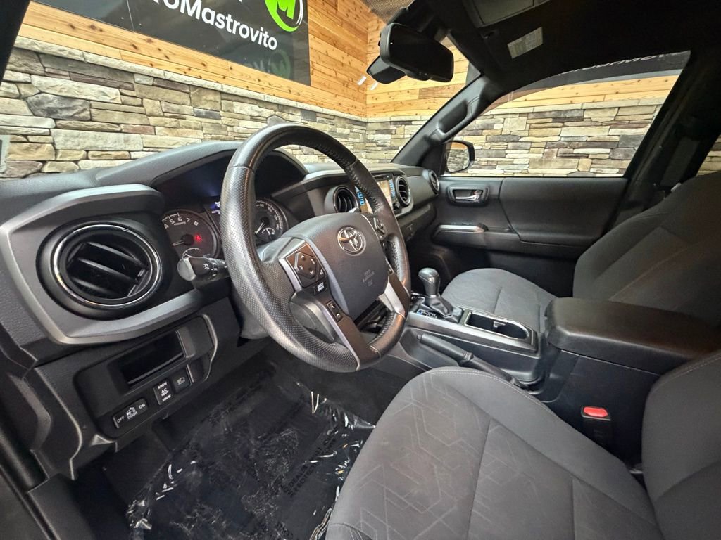 Used 2019 Toyota Tacoma TRD Sport AWD/4WD image 10