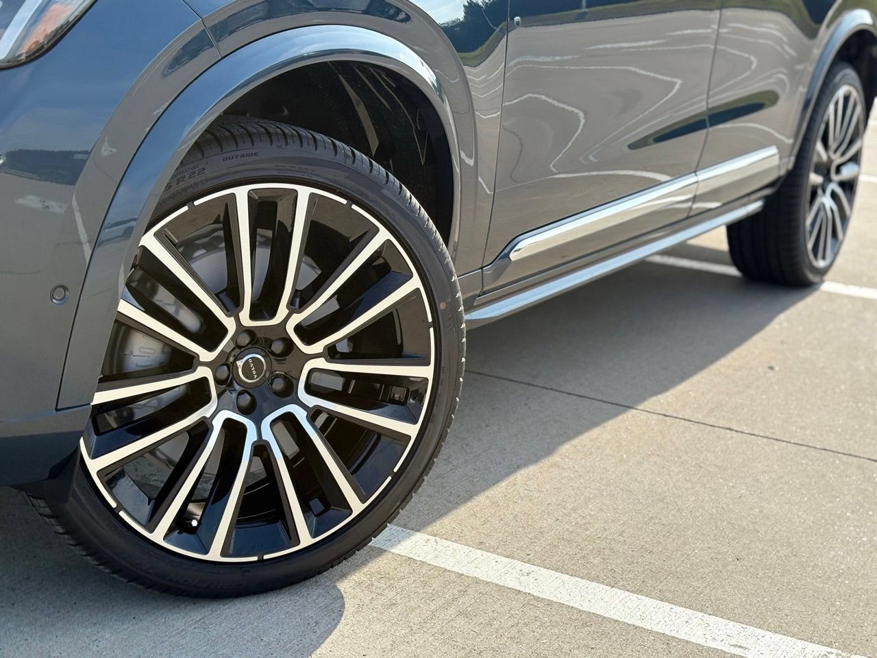 New 2026 Volvo XC90 B5 Plus w/ Protection Package Premier AWD/4WD image 9