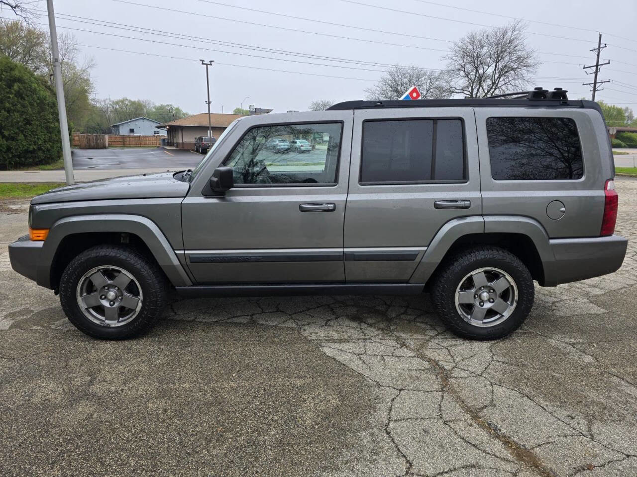 Used 2007 Jeep Commander Sport w/ Sun/Sound Group AWD/4WD image 4
