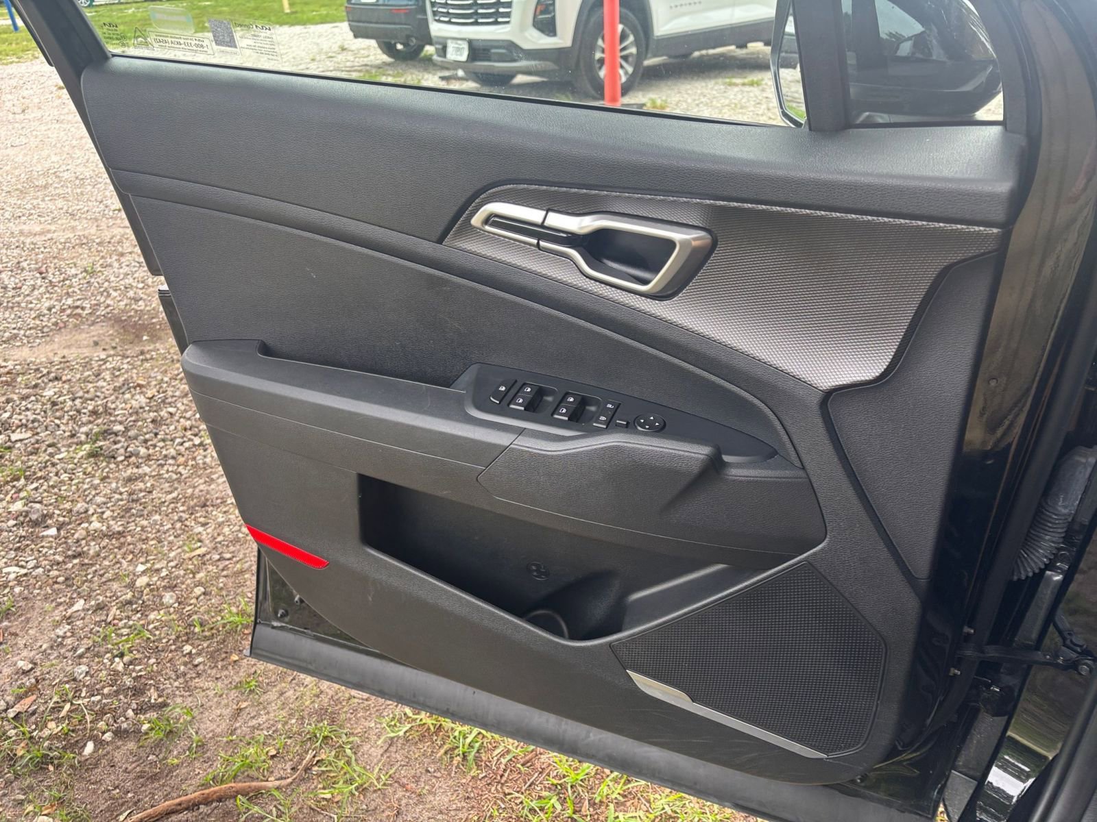 Used 2025 Kia Sportage LX FWD image 18