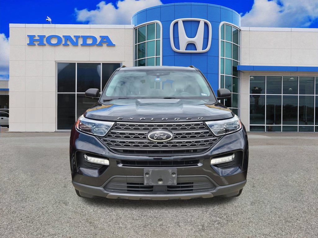 Used 2021 Ford Explorer XLT w/ Equipment Group 202A AWD/4WD image 4