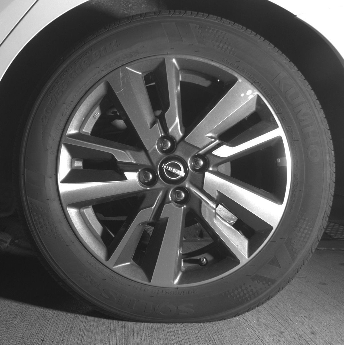 Used 2025 Nissan Versa SV FWD image 14