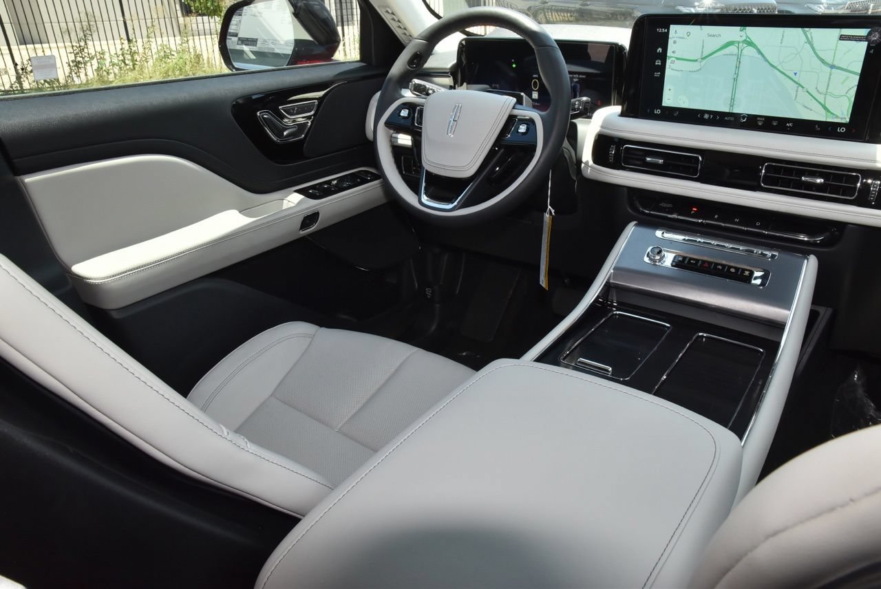 New 2026 Lincoln Aviator 2WD image 16