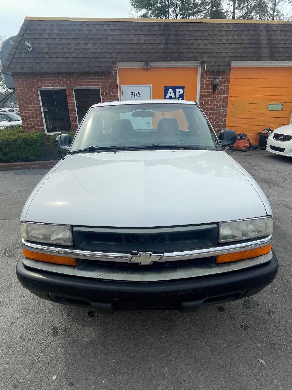 Used 1999 Chevrolet S10 Pickup 2WD Regular Cab image 3