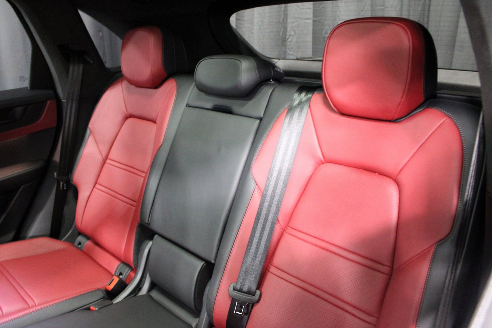 Certified 2025 Porsche Cayenne GTS image 6