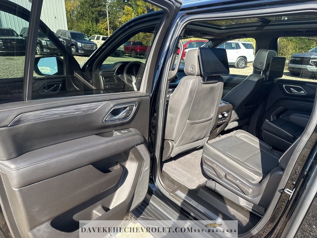 Used 2021 GMC Yukon XL SLT w/ SLT Premium Package image 23