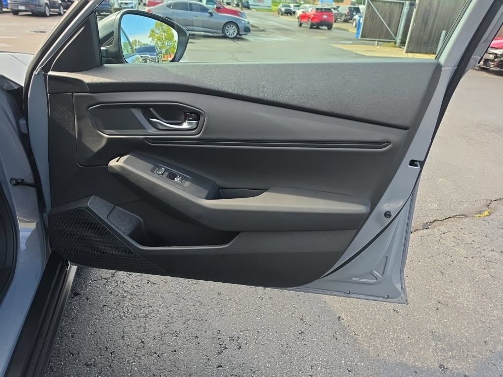 Used 2025 Honda Accord SE image 30