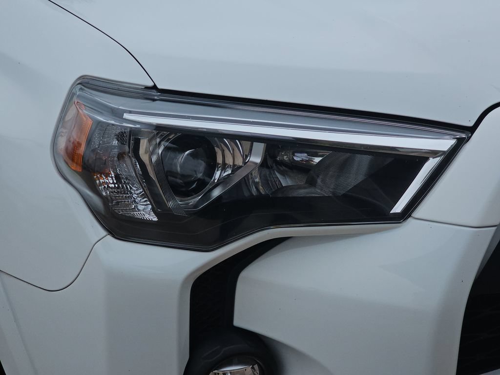 Used 2023 Toyota 4Runner TRD Off-Road AWD/4WD image 32
