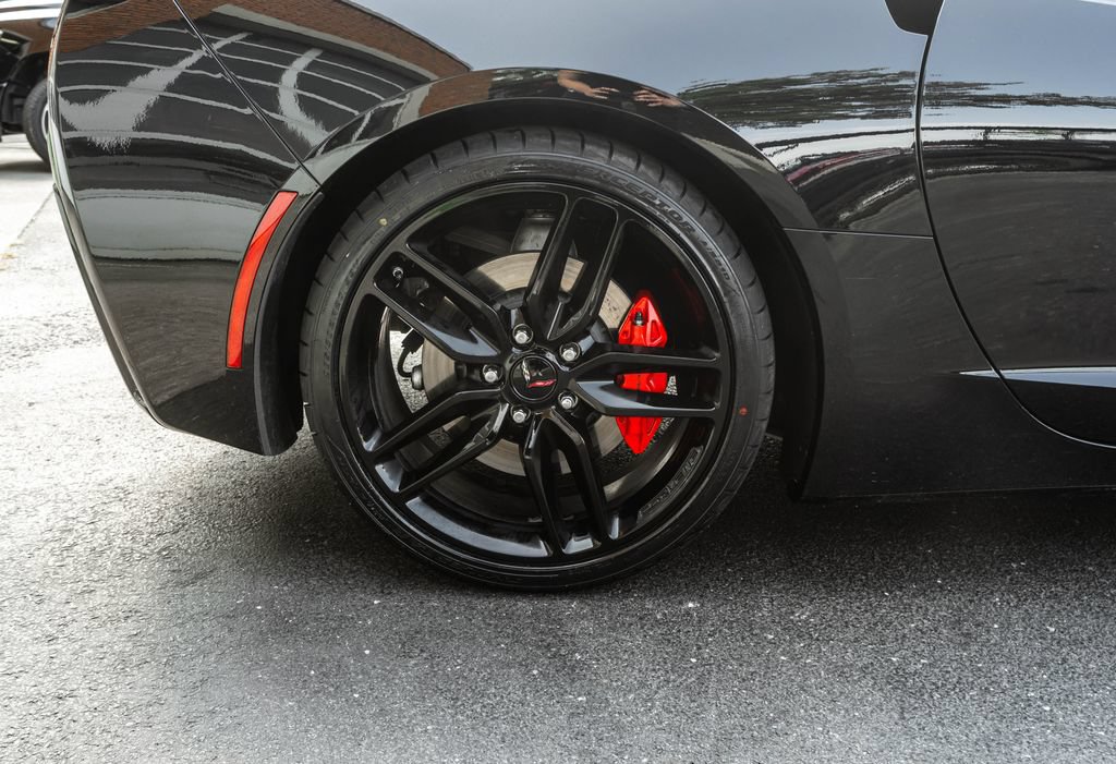 Used 2019 Chevrolet Corvette Stingray Coupe w/ 1LT RWD image 25