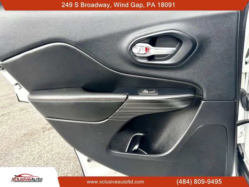 Used 2016 Jeep Cherokee 75th Anniversary image 16