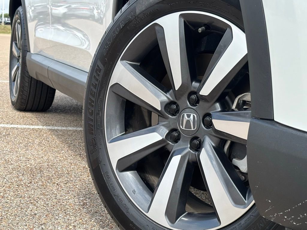 Used 2025 Honda Pilot Touring image 2