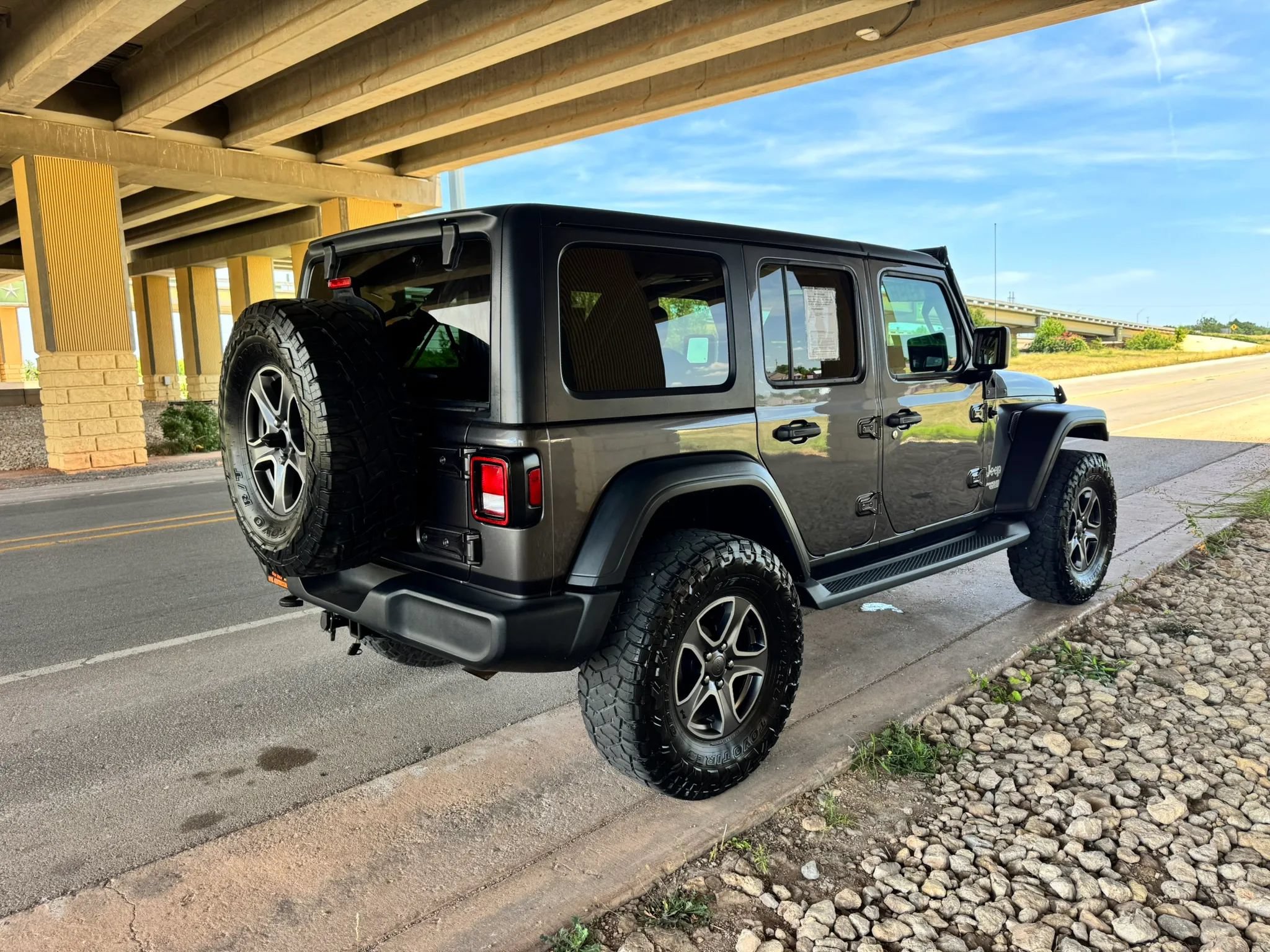 Used 2018 Jeep Wrangler Unlimited Sport S AWD/4WD image 3