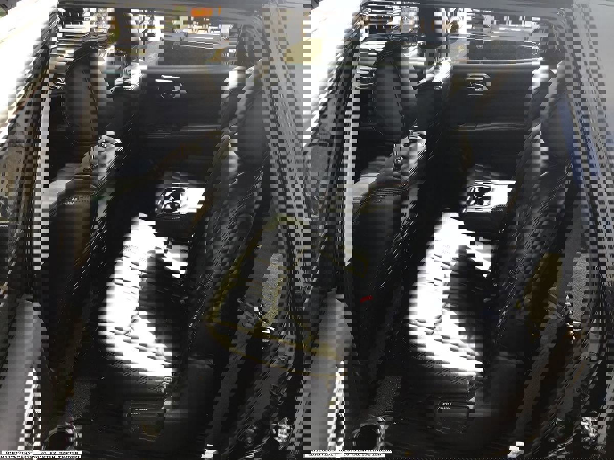 Used 2020 Nissan Pathfinder SL image 14