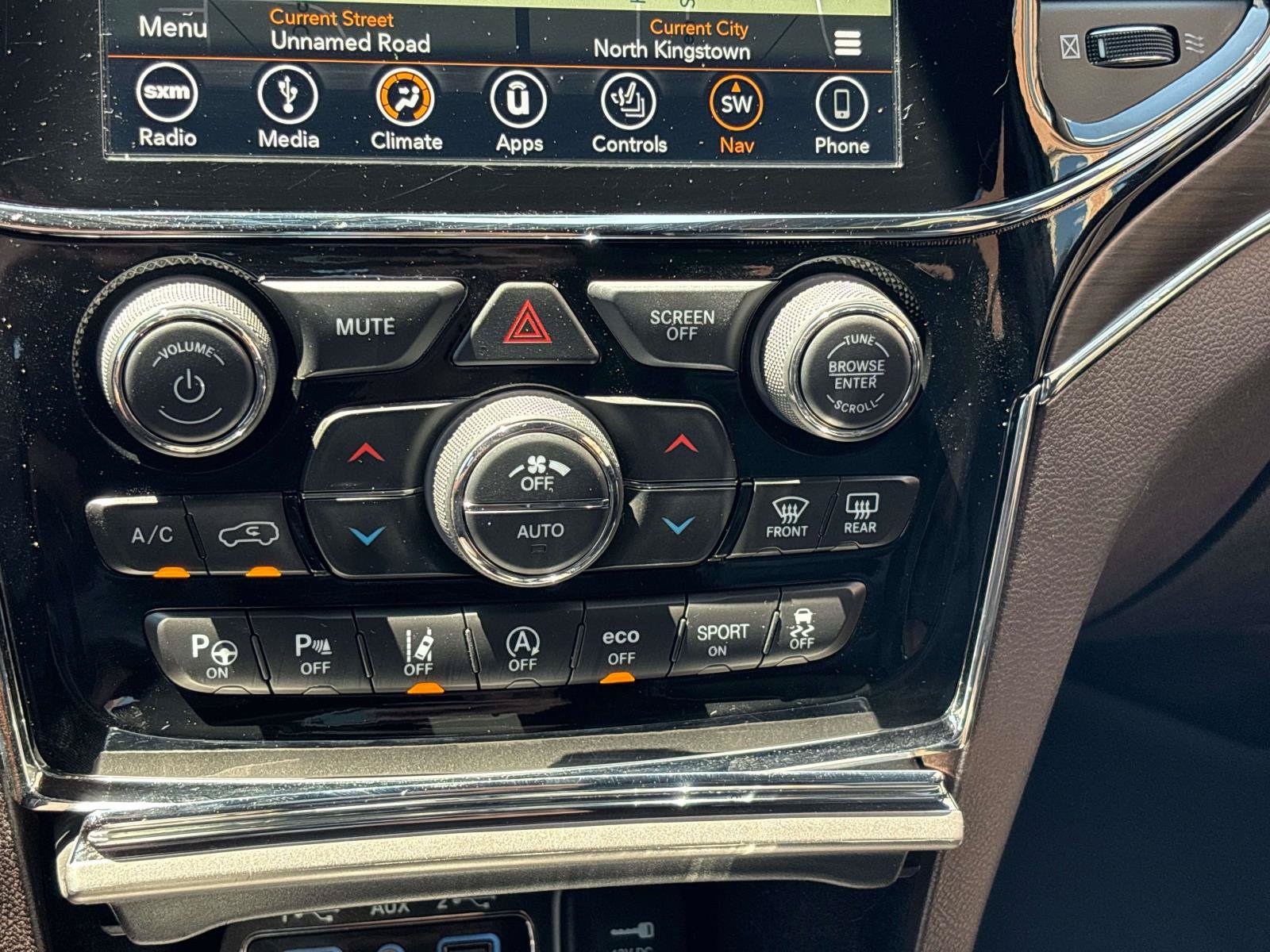 Used 2019 Jeep Grand Cherokee Overland AWD/4WD image 21