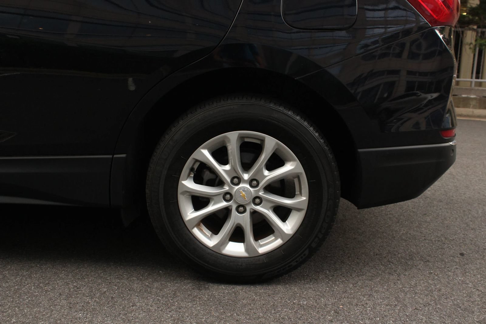 Used 2020 Chevrolet Equinox LT w/ LPO, Floor Liner Package AWD/4WD image 10