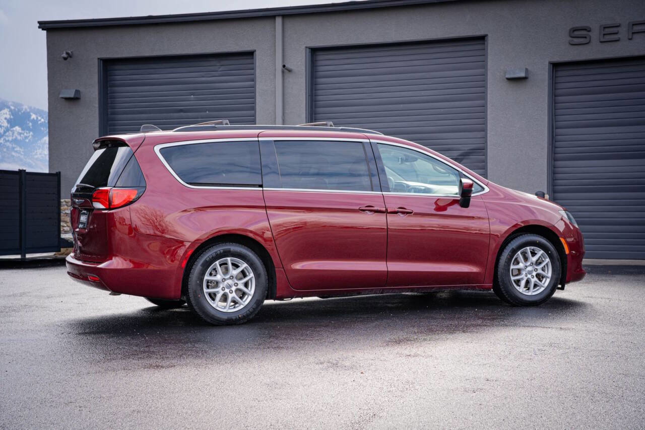 Used 2021 Chrysler Voyager Lxi image 6