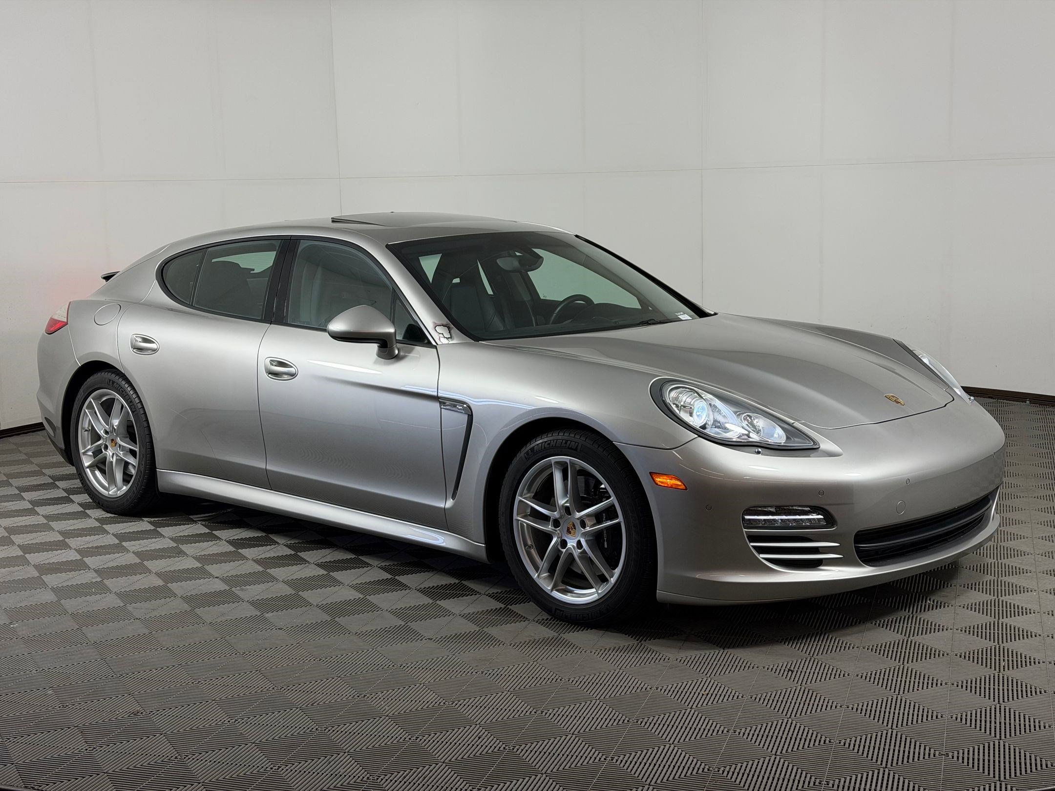 Used 2012 Porsche Panamera 4 image 7
