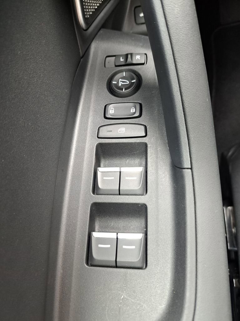 Certified 2025 Acura TLX w/ Technology Package image 17