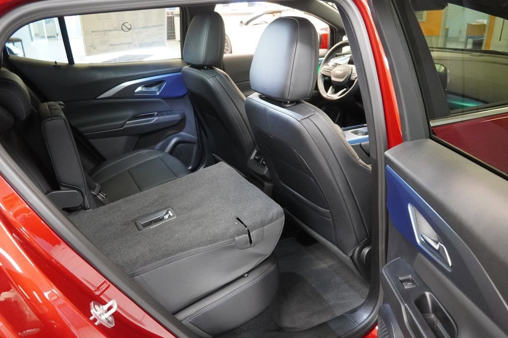 New 2026 Chevrolet Equinox EV LT FWD image 23