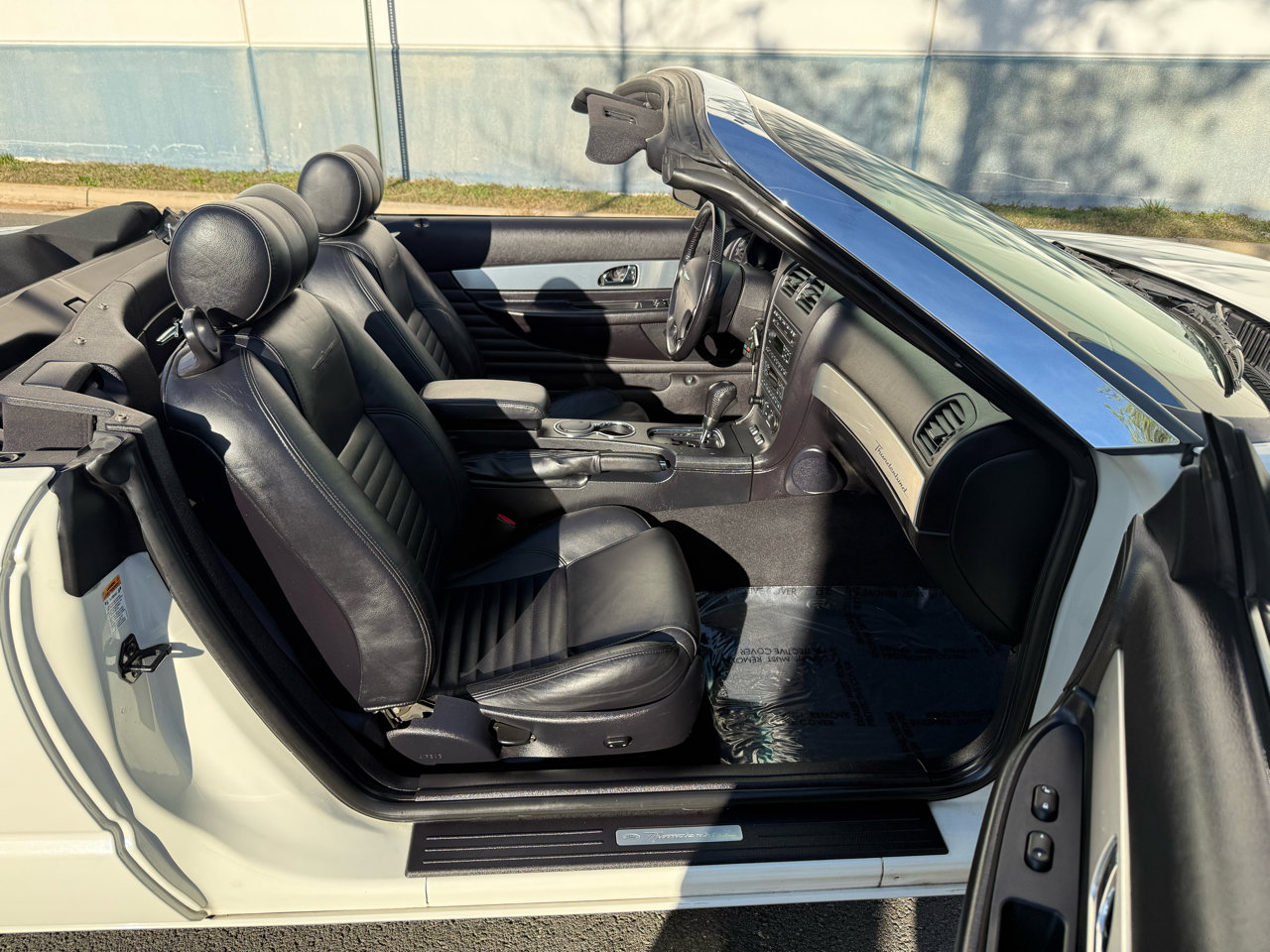 Used 2003 Ford Thunderbird image 26