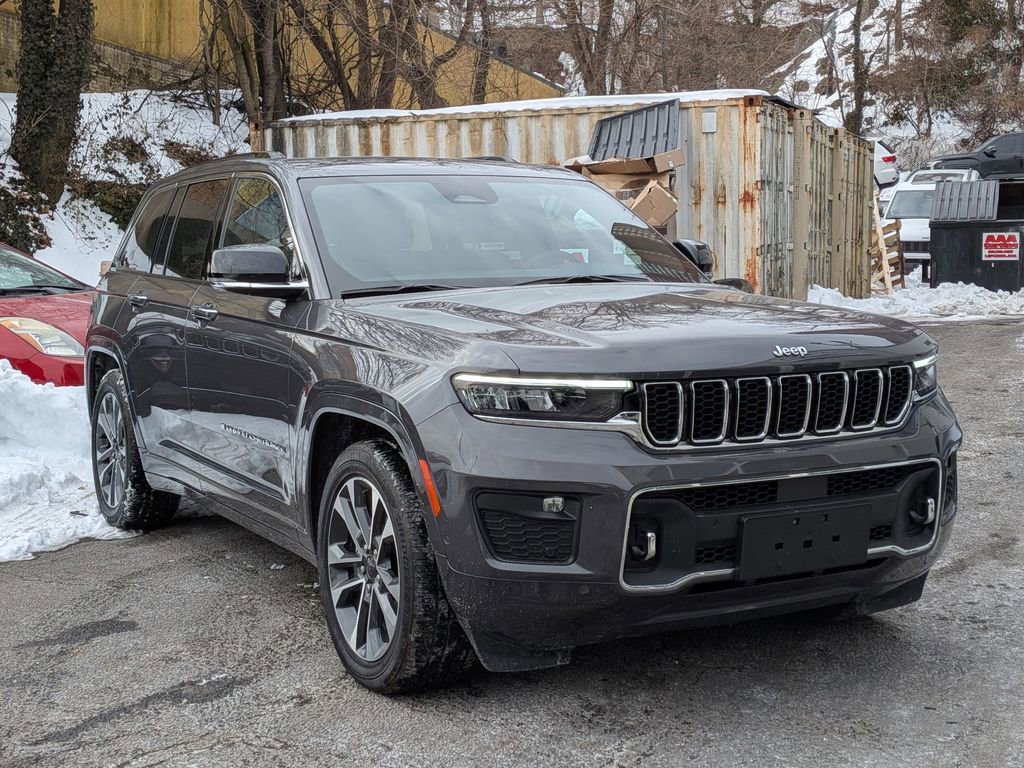 Used 2023 Jeep Grand Cherokee Overland image 4